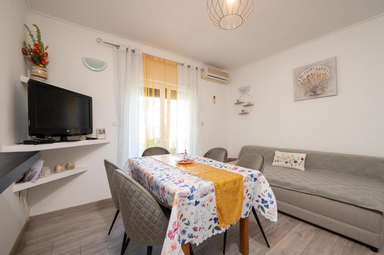 Apartments Lucija Trogir Exterior foto